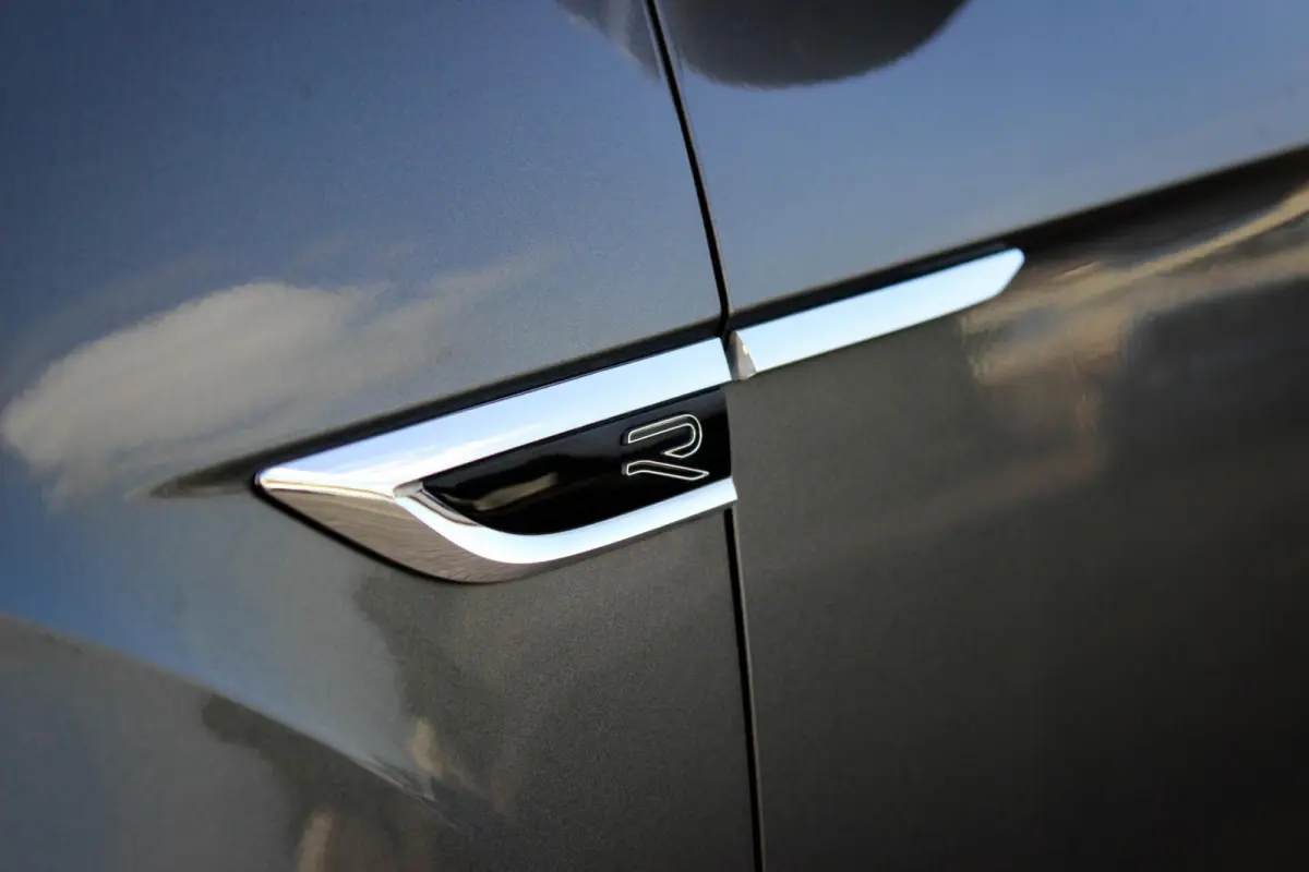 1.5 TSI R-Line // Black Style | Trekhaak | IQ.Lights | Camera | Navi. | Stoelverwarming | CarPlay & Android Auto