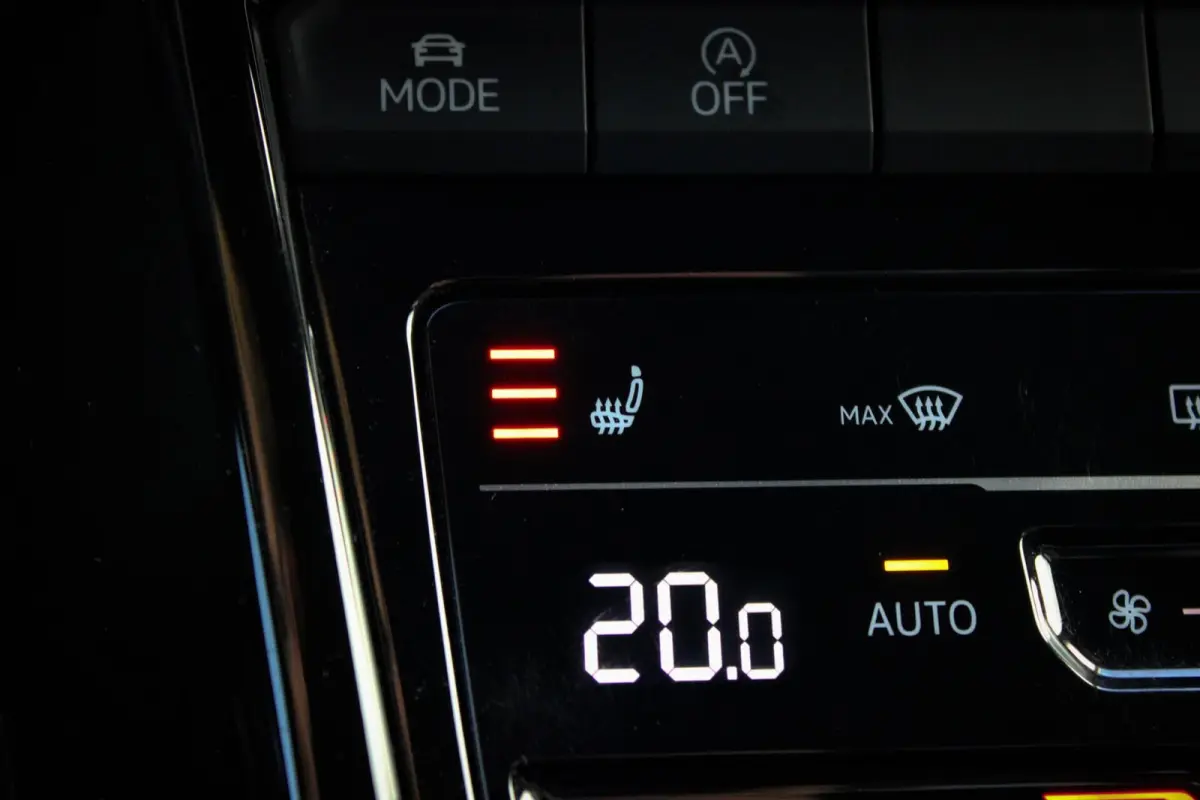 1.5 TSI R-Line // Black Style | Trekhaak | IQ.Lights | Camera | Navi. | Stoelverwarming | CarPlay & Android Auto