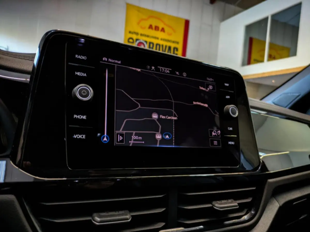 1.5 TSI R-Line // Black Style | Trekhaak | IQ.Lights | Camera | Navi. | Stoelverwarming | CarPlay & Android Auto
