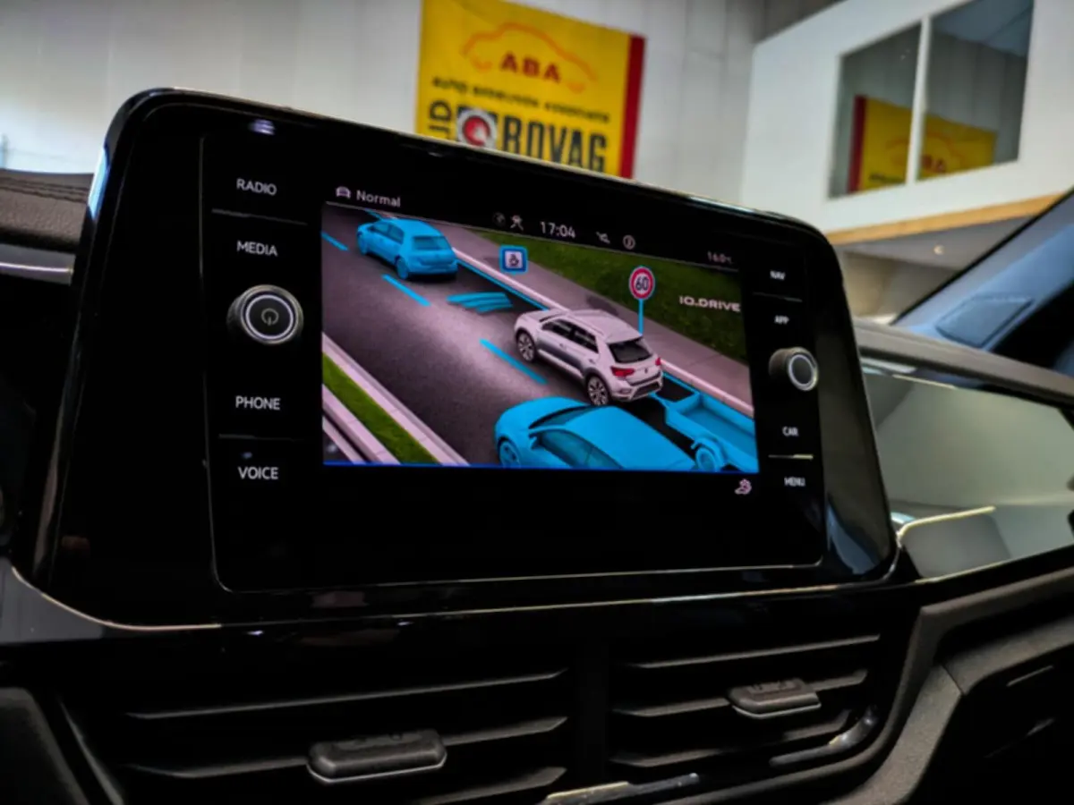 1.5 TSI R-Line // Black Style | Trekhaak | IQ.Lights | Camera | Navi. | Stoelverwarming | CarPlay & Android Auto