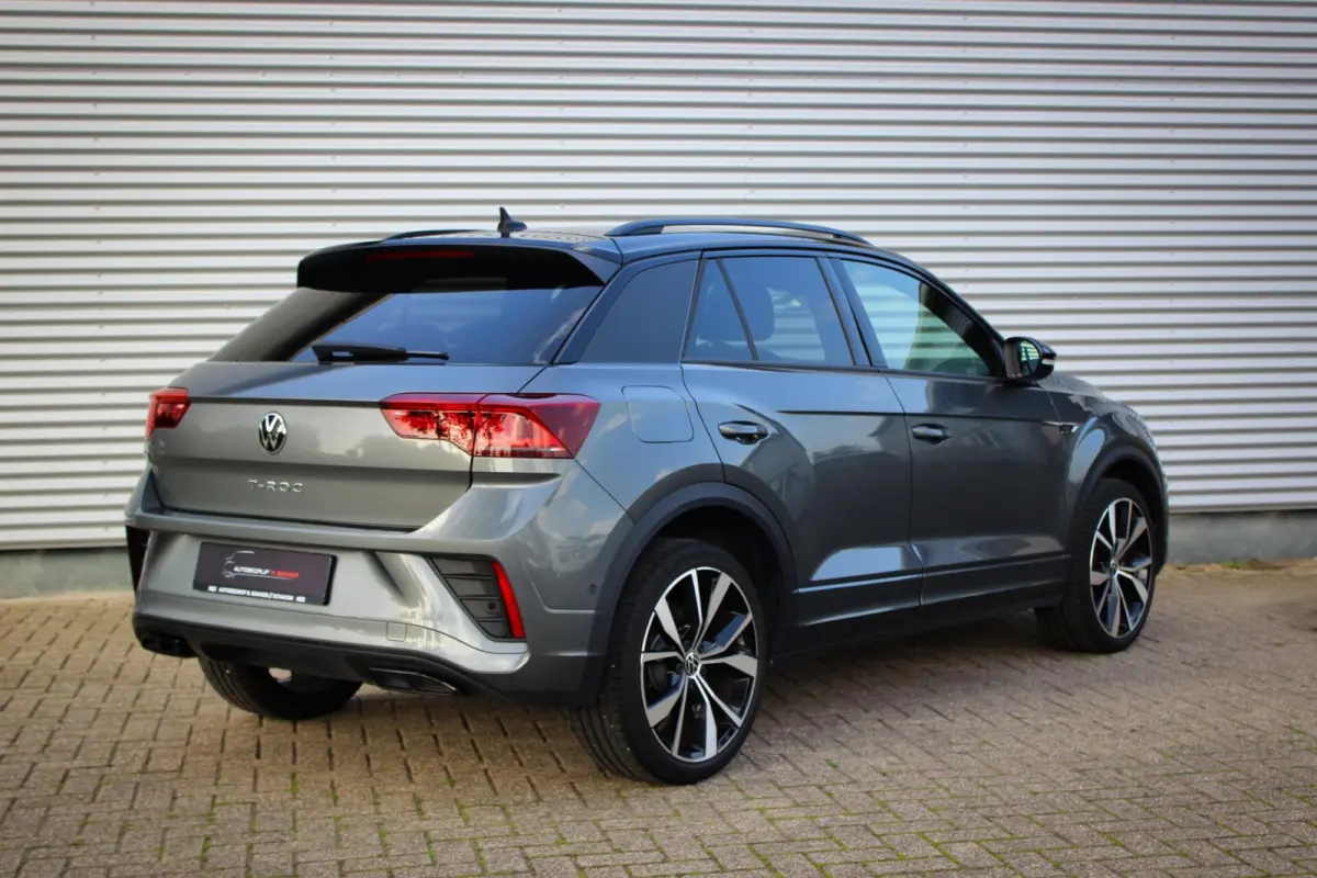 1.5 TSI R-Line // Black Style | Trekhaak | IQ.Lights | Camera | Navi. | Stoelverwarming | CarPlay & Android Auto