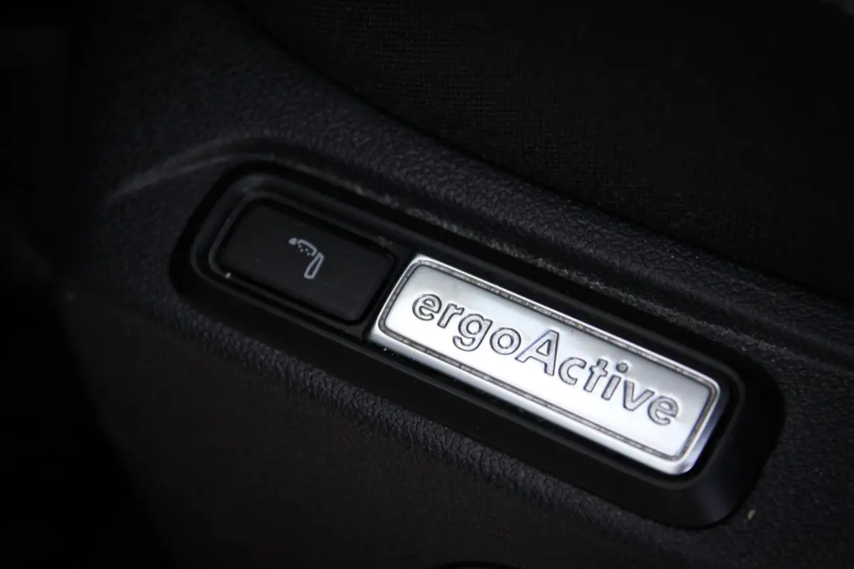 1.5 TSI R-Line // Black Style | Trekhaak | IQ.Lights | Camera | Navi. | Stoelverwarming | CarPlay & Android Auto