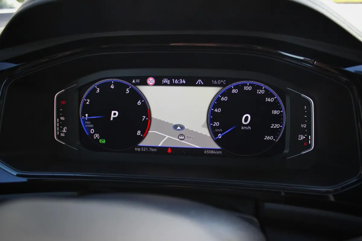 1.5 TSI R-Line // Black Style | Trekhaak | IQ.Lights | Camera | Navi. | Stoelverwarming | CarPlay & Android Auto