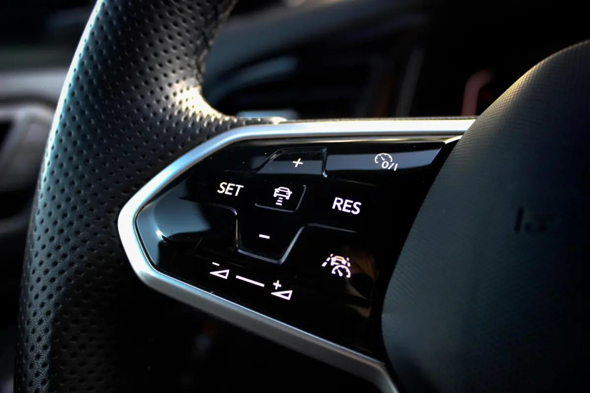 1.5 TSI R-Line // Black Style | Trekhaak | IQ.Lights | Camera | Navi. | Stoelverwarming | CarPlay & Android Auto