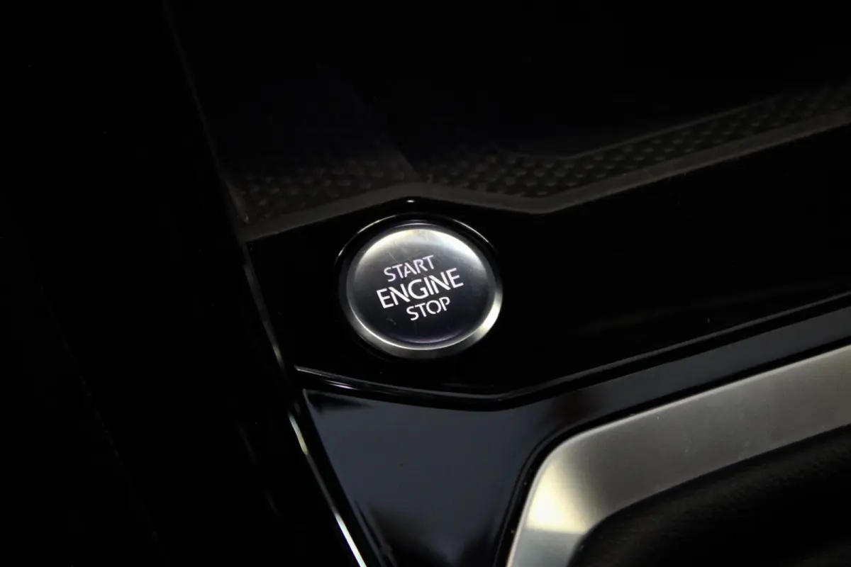 1.5 TSI R-Line // Black Style | Trekhaak | IQ.Lights | Camera | Navi. | Stoelverwarming | CarPlay & Android Auto