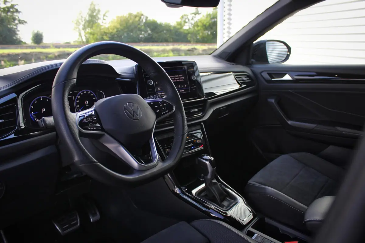 1.5 TSI R-Line // Black Style | Trekhaak | IQ.Lights | Camera | Navi. | Stoelverwarming | CarPlay & Android Auto