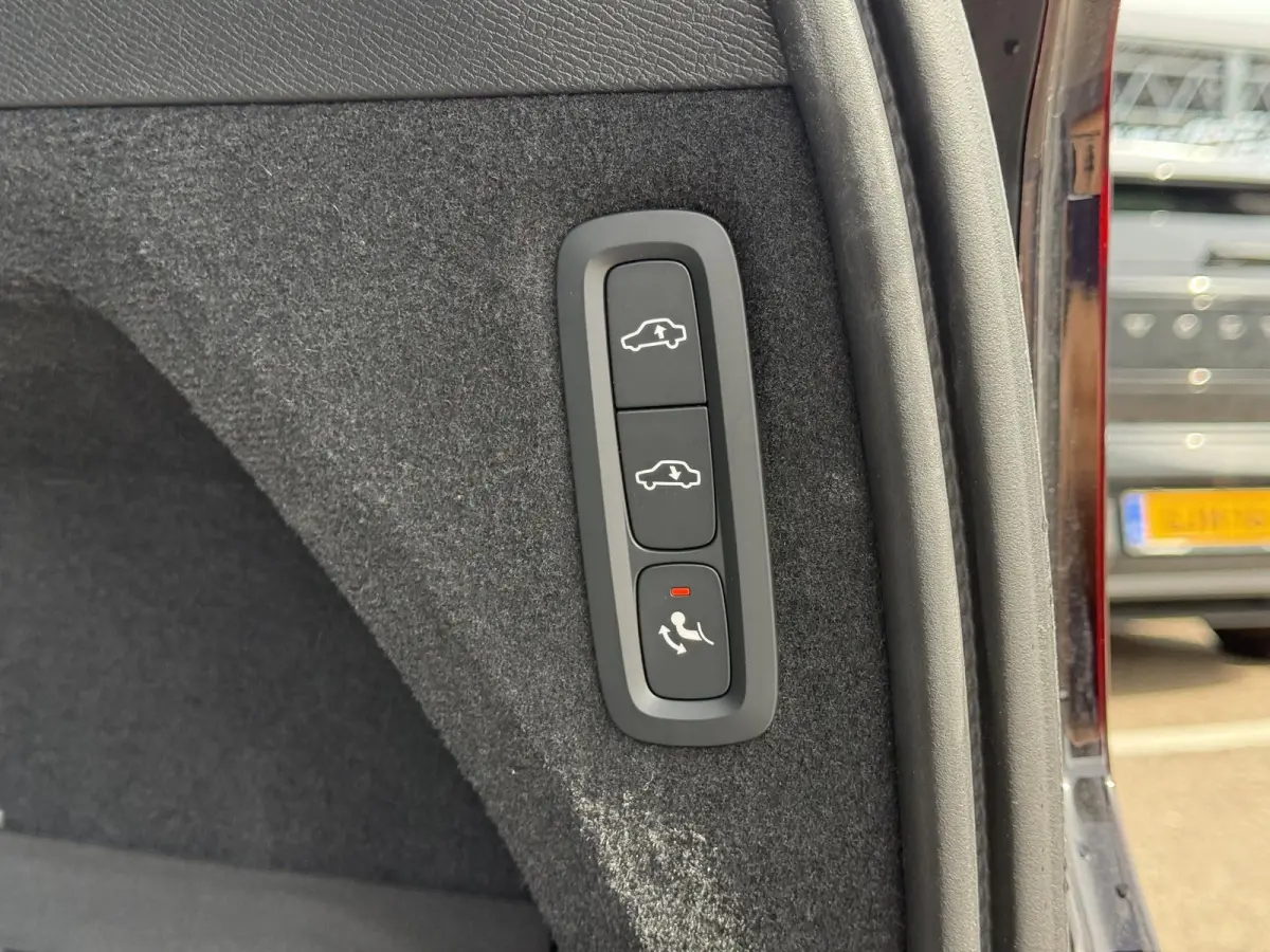 T8 Plug-in hybrid AWD Ultra Dark