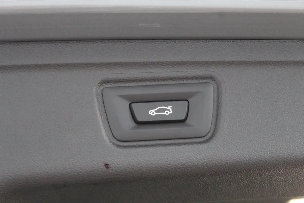 320e M-Pakket/Pano/Trekhaak/Camera/Facelift
