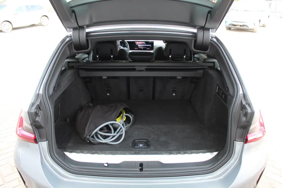 320e M-Pakket/Pano/Trekhaak/Camera/Facelift