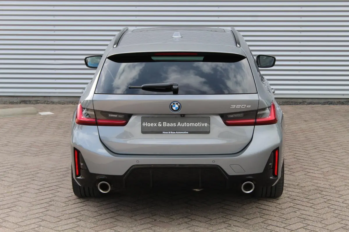 320e M-Pakket/Pano/Trekhaak/Camera/Facelift