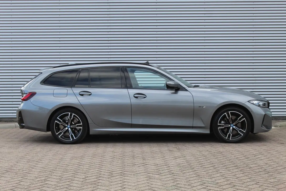 320e M-Pakket/Pano/Trekhaak/Camera/Facelift