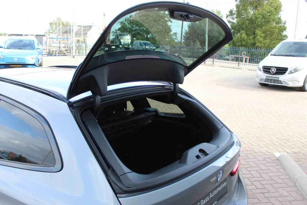 320e M-Pakket/Pano/Trekhaak/Camera/Facelift