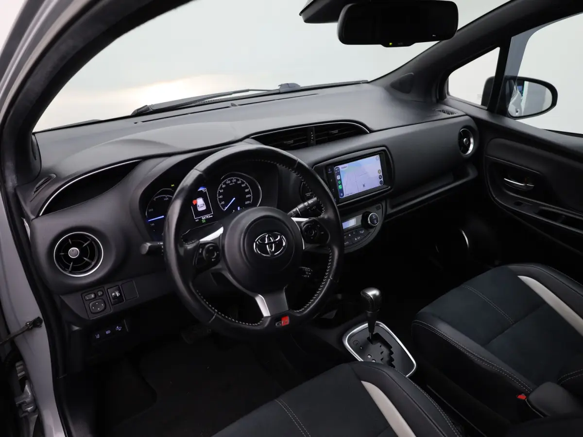 1.5 Hybrid GR-Sport | Apple Carplay/ Android | LMV | Camera Prijs Rijklaar!!