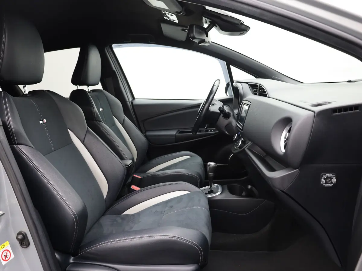 1.5 Hybrid GR-Sport | Apple Carplay/ Android | LMV | Camera Prijs Rijklaar!!