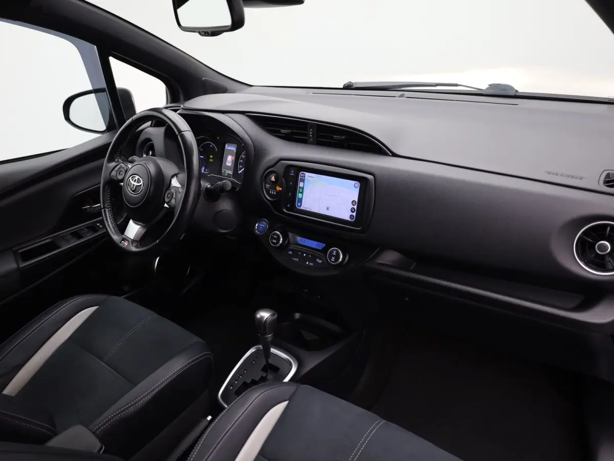 1.5 Hybrid GR-Sport | Apple Carplay/ Android | LMV | Camera Prijs Rijklaar!!