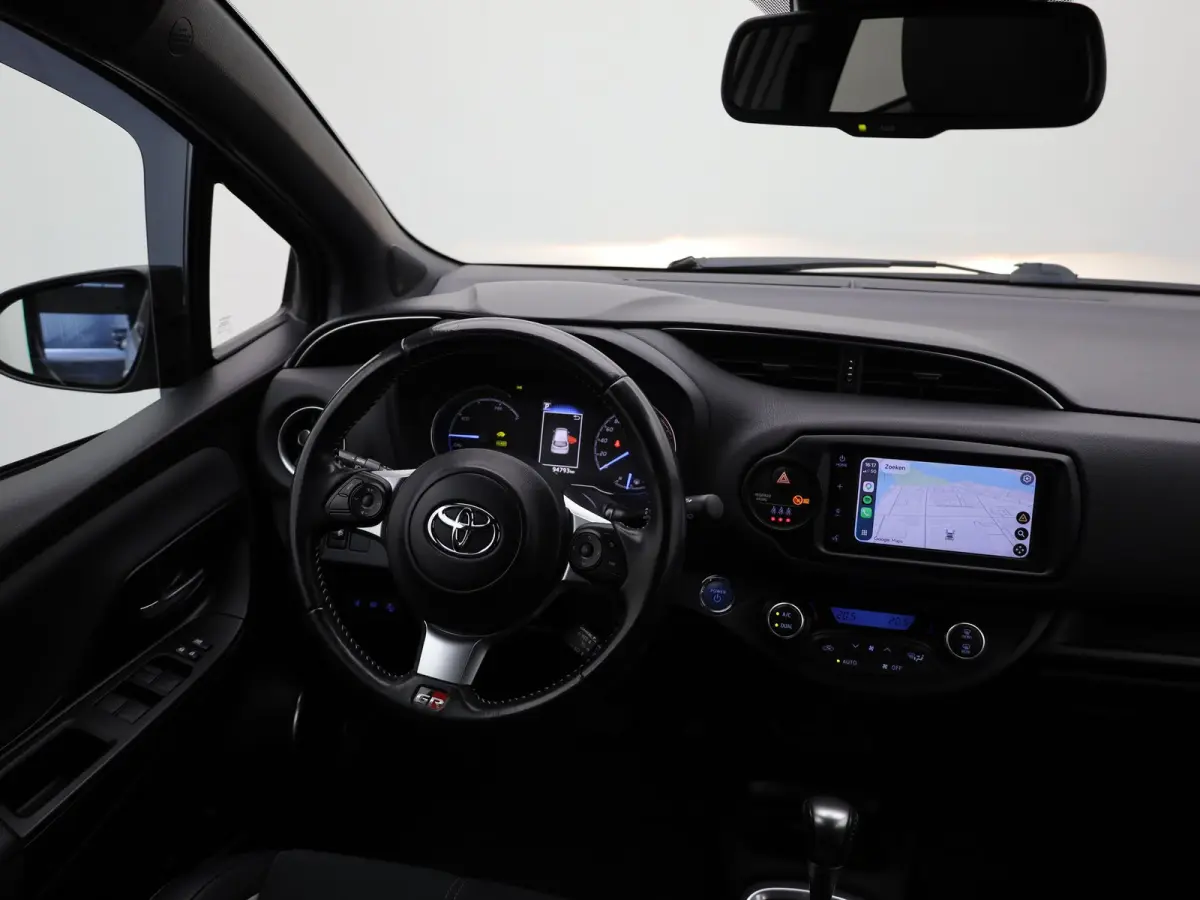 1.5 Hybrid GR-Sport | Apple Carplay/ Android | LMV | Camera Prijs Rijklaar!!