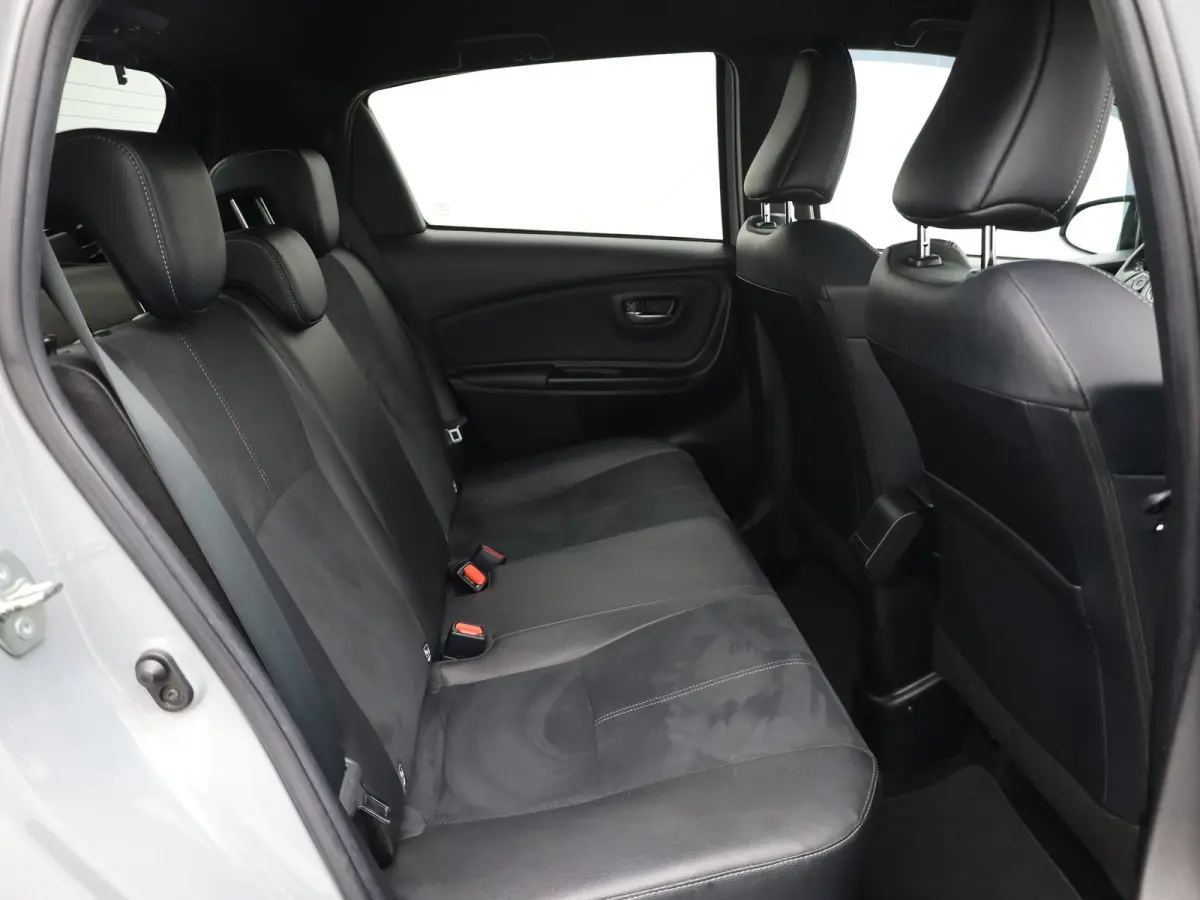 1.5 Hybrid GR-Sport | Apple Carplay/ Android | LMV | Camera Prijs Rijklaar!!