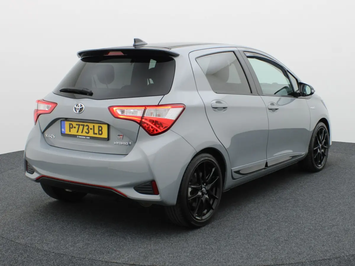1.5 Hybrid GR-Sport | Apple Carplay/ Android | LMV | Camera Prijs Rijklaar!!