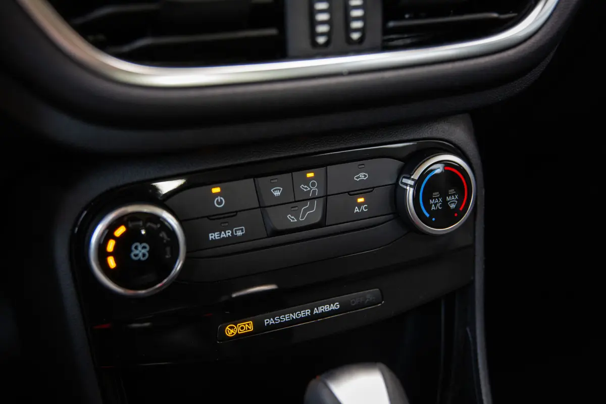1.0 EcoBoost Titanium , Camera, Carplay,