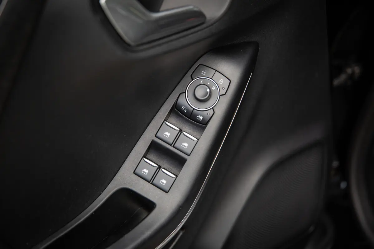 1.0 EcoBoost Titanium , Camera, Carplay,