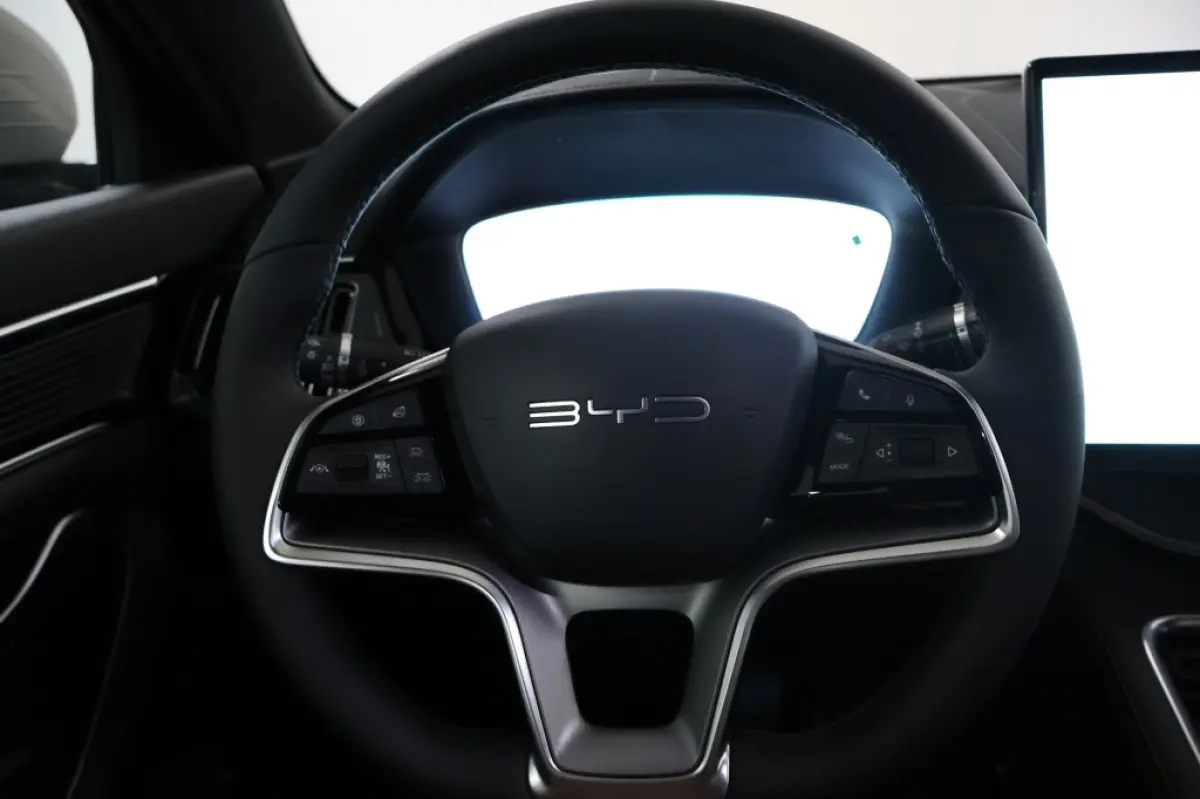 1.5 DM-i FWD Boost | Black & Brown interieur