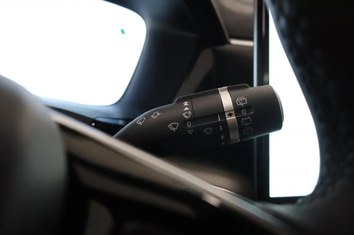 1.5 DM-i FWD Boost | Black & Brown interieur