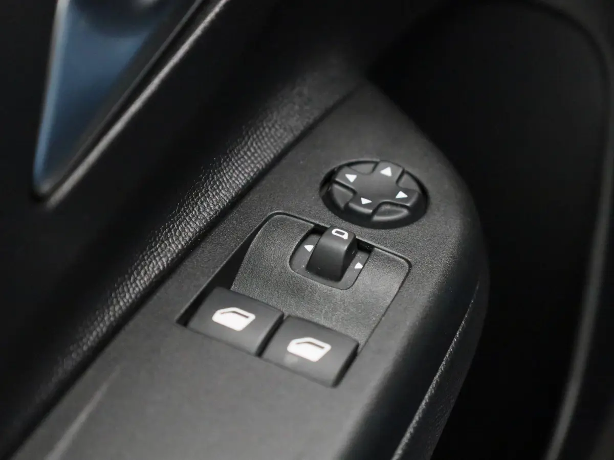 Edition 50 kWh | WORDT VERWACHT | ACHTERUITRIJCAMERA | APPLE CARPLAY | ANDROID AUTO | CLIMATE CONTROL | CRUISE CONTROL |