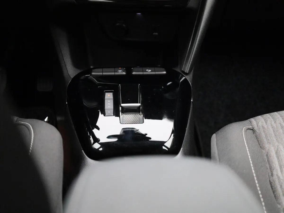 Edition 50 kWh | WORDT VERWACHT | ACHTERUITRIJCAMERA | APPLE CARPLAY | ANDROID AUTO | CLIMATE CONTROL | CRUISE CONTROL |