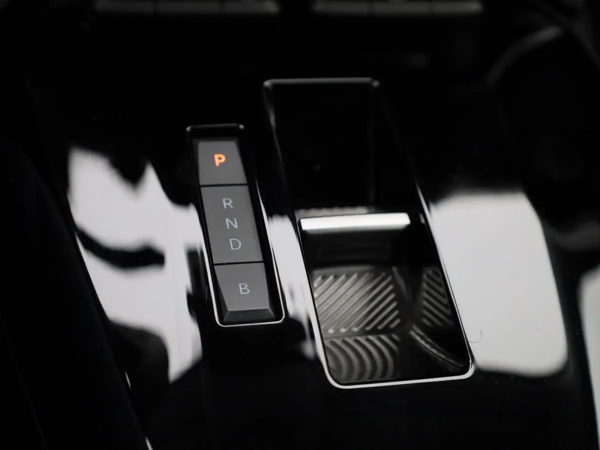 Edition 50 kWh | WORDT VERWACHT | ACHTERUITRIJCAMERA | APPLE CARPLAY | ANDROID AUTO | CLIMATE CONTROL | CRUISE CONTROL |