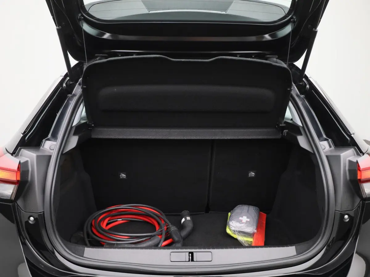 Edition 50 kWh | WORDT VERWACHT | ACHTERUITRIJCAMERA | APPLE CARPLAY | ANDROID AUTO | CLIMATE CONTROL | CRUISE CONTROL |