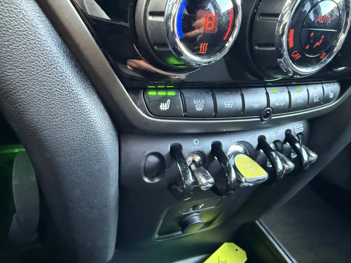 1.5 Cooper ALL Leder/Camera/Apple