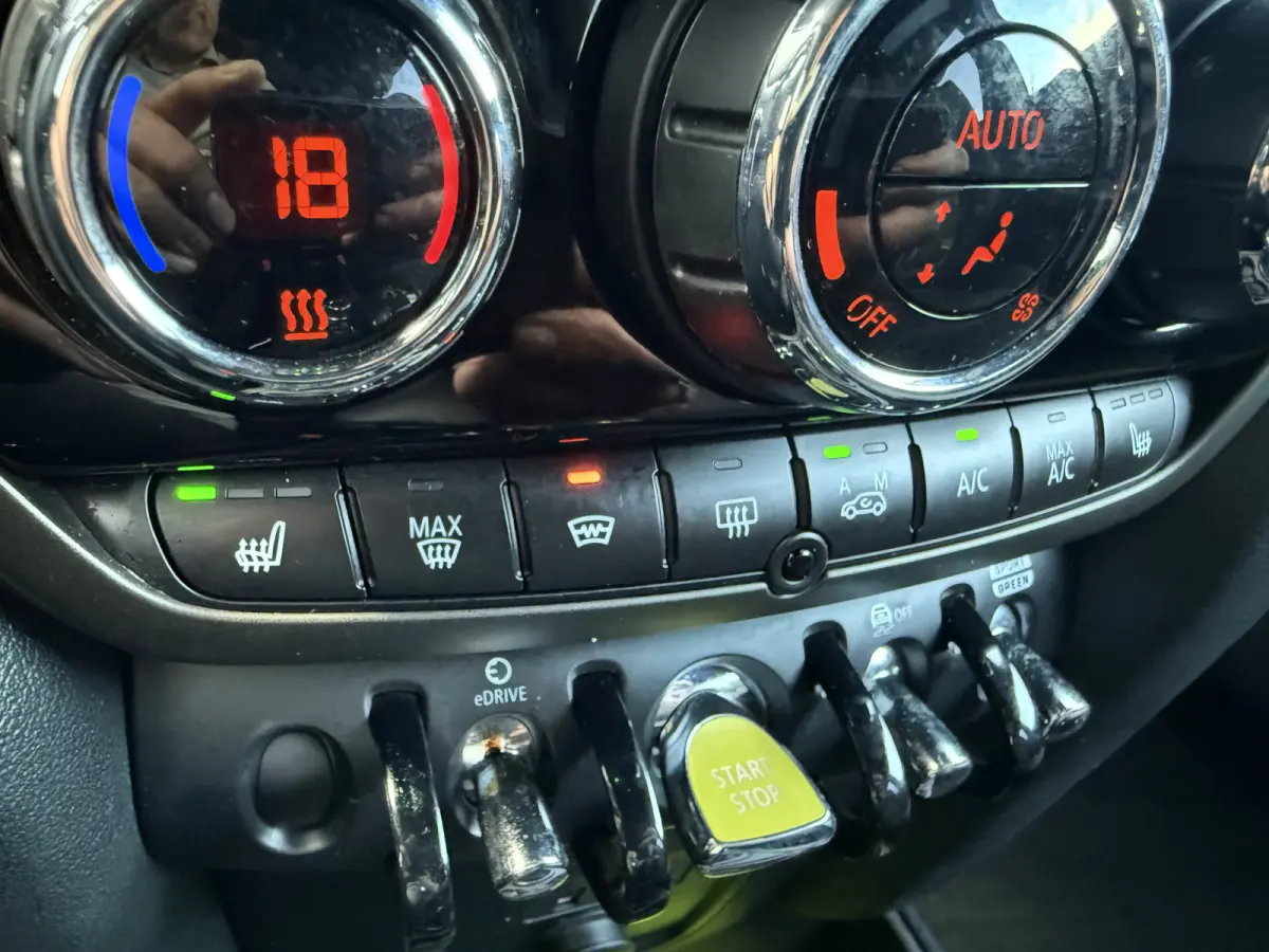1.5 Cooper ALL Leder/Camera/Apple