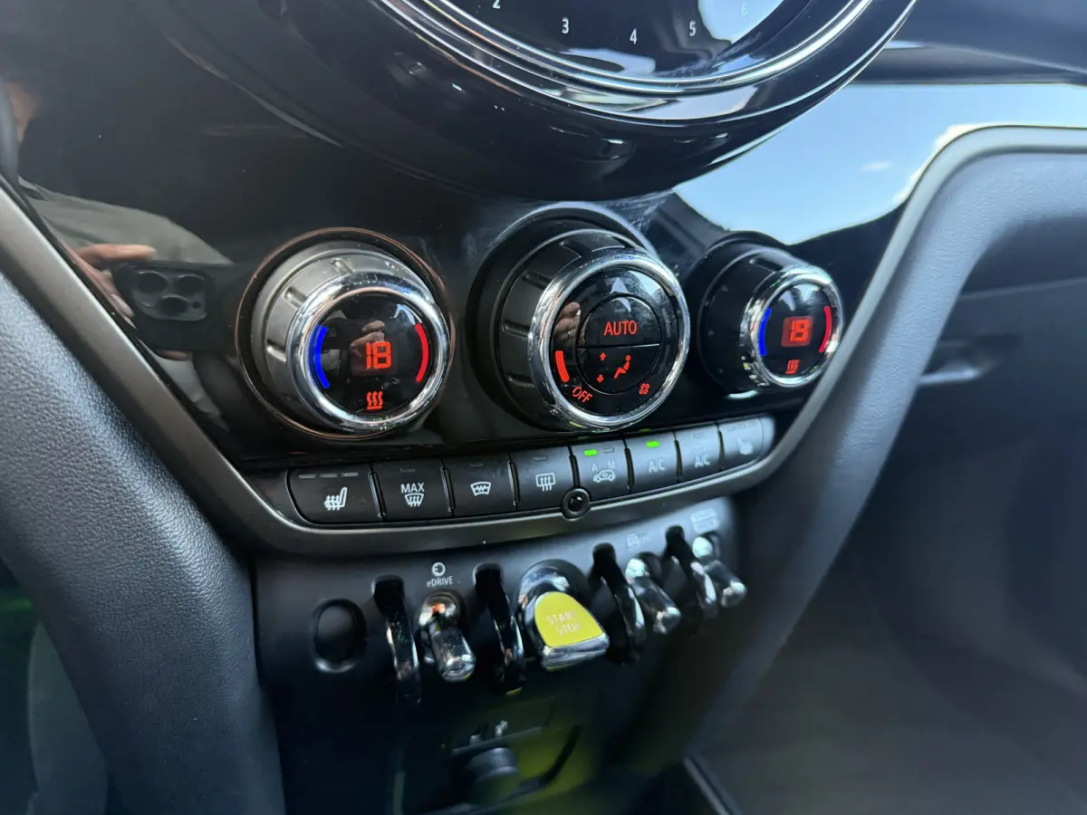 1.5 Cooper ALL Leder/Camera/Apple