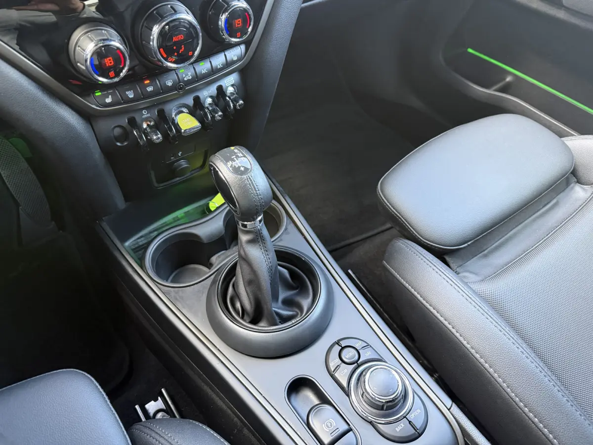 1.5 Cooper ALL Leder/Camera/Apple