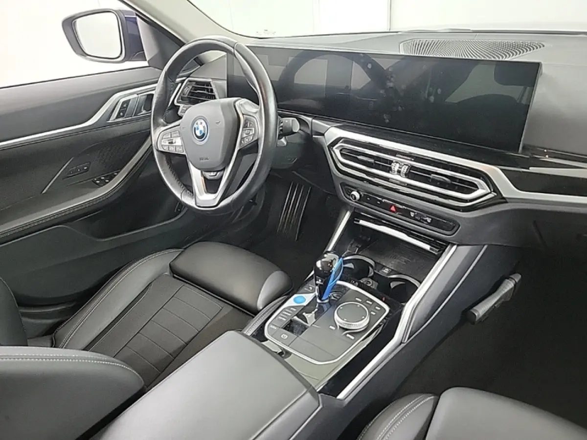 eDrive40 84 kWh 3-Fase 1e-Eig. & Dealer-Onderh. BOVAG-Garantie. NL-Auto.