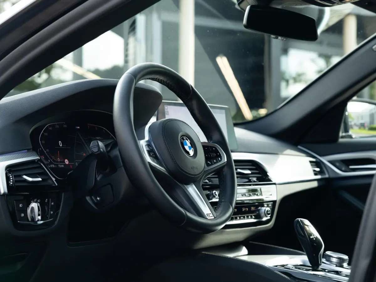 520i M-Sport, NLauto, Headup, Trekhaak, Keyless