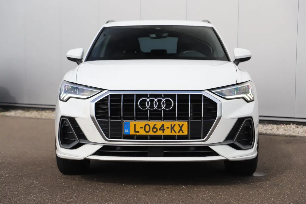 45 TFSI e S edition Automaat 19 inch LMV Half Leder Navigatie Carplay Android Climate Cruise Control Parkeersensor LED
