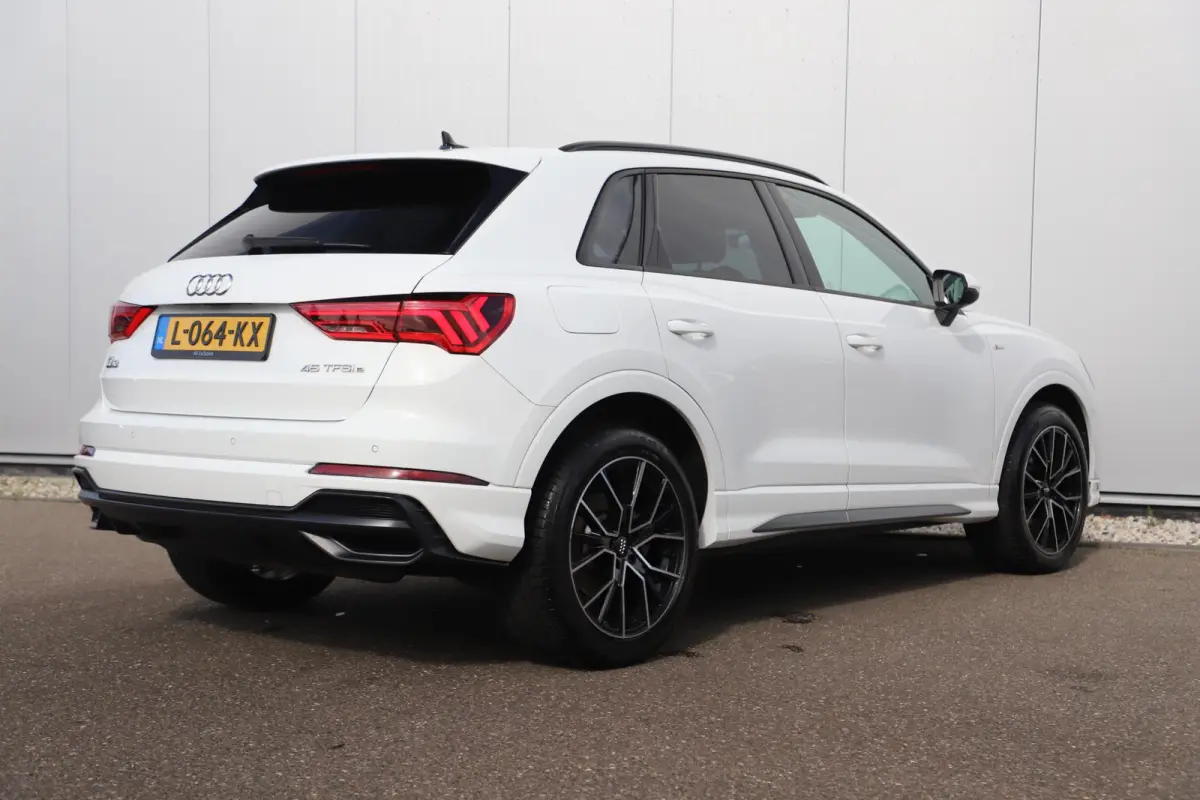 45 TFSI e S edition Automaat 19 inch LMV Half Leder Navigatie Carplay Android Climate Cruise Control Parkeersensor LED