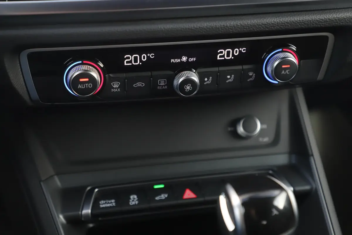 45 TFSI e S edition Automaat 19 inch LMV Half Leder Navigatie Carplay Android Climate Cruise Control Parkeersensor LED