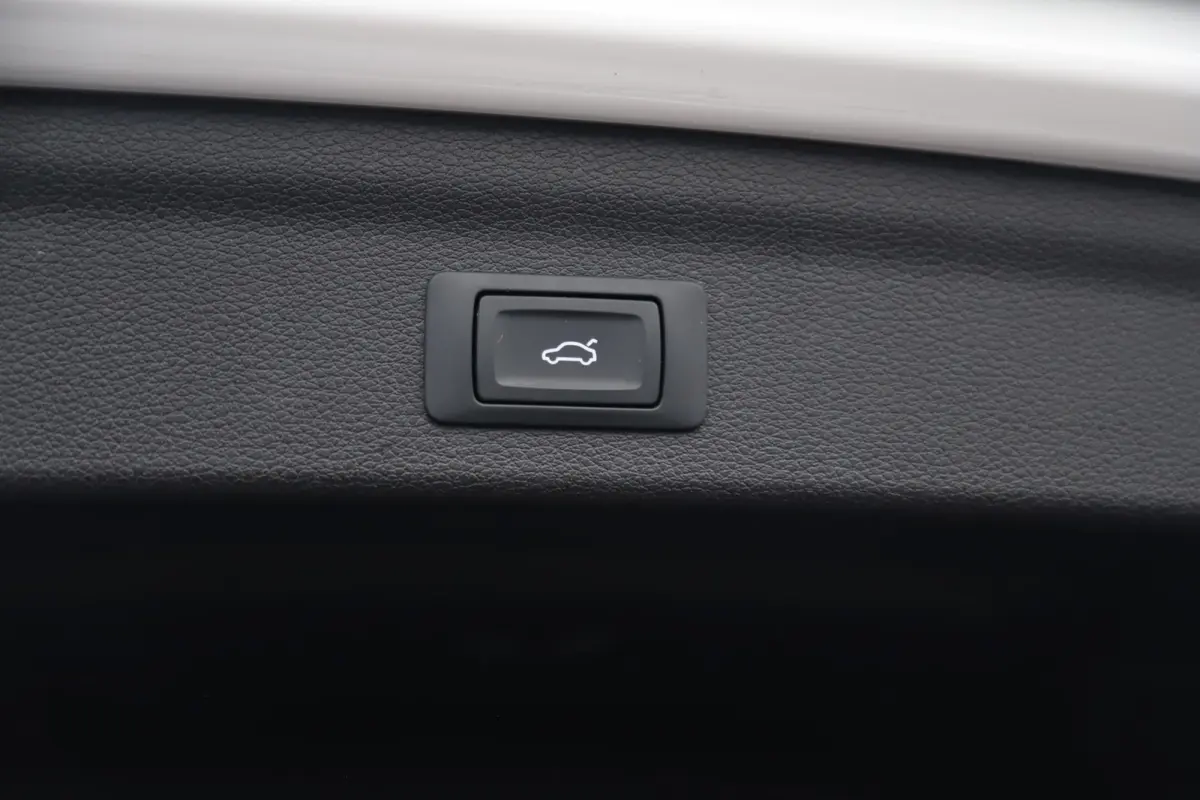 45 TFSI e S edition Automaat 19 inch LMV Half Leder Navigatie Carplay Android Climate Cruise Control Parkeersensor LED