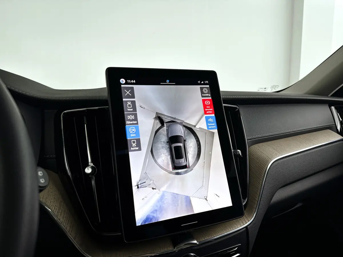T6 Plug-in hybrid AWD Ultra Dark | SOH 100% | Panoramadak | 360° camera | Luchtvering | Head-up display | Luchtvering | Stoel- en stuurverwarming | Trekhaak
