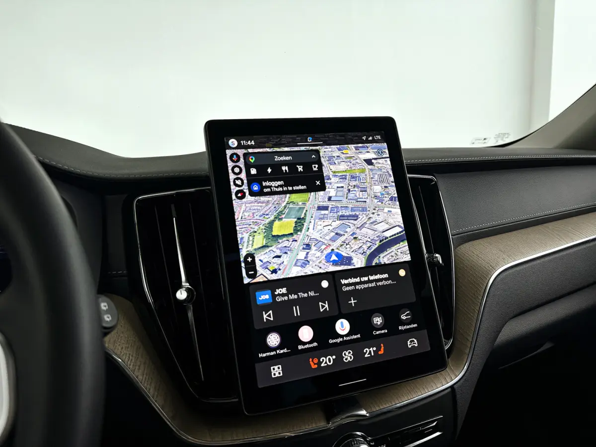 T6 Plug-in hybrid AWD Ultra Dark | SOH 100% | Panoramadak | 360° camera | Luchtvering | Head-up display | Luchtvering | Stoel- en stuurverwarming | Trekhaak
