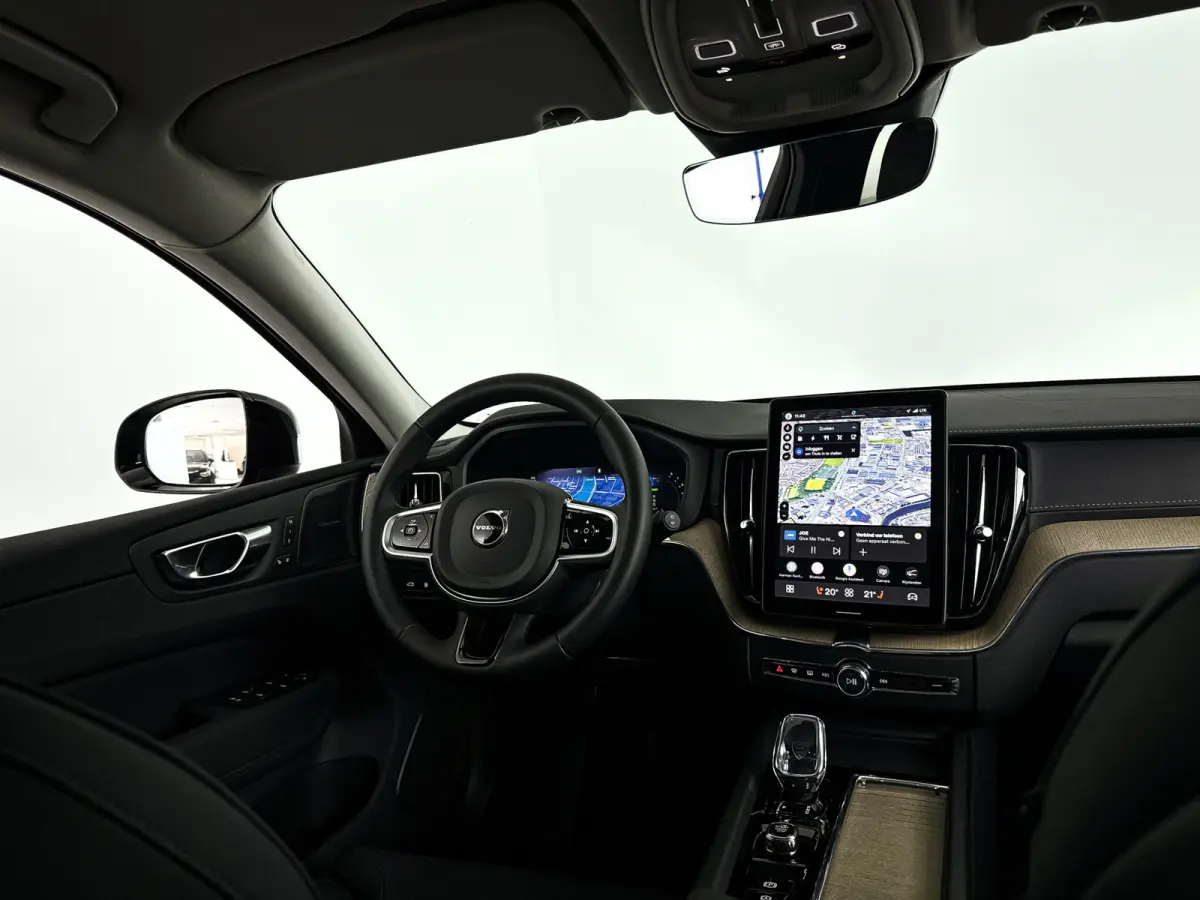 T6 Plug-in hybrid AWD Ultra Dark | SOH 100% | Panoramadak | 360° camera | Luchtvering | Head-up display | Luchtvering | Stoel- en stuurverwarming | Trekhaak