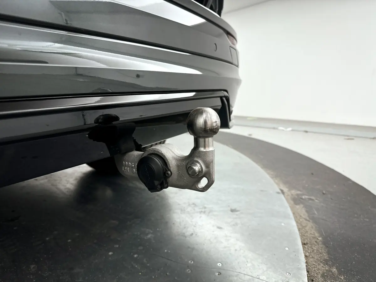 T6 Plug-in hybrid AWD Ultra Dark | SOH 100% | Panoramadak | 360° camera | Luchtvering | Head-up display | Luchtvering | Stoel- en stuurverwarming | Trekhaak