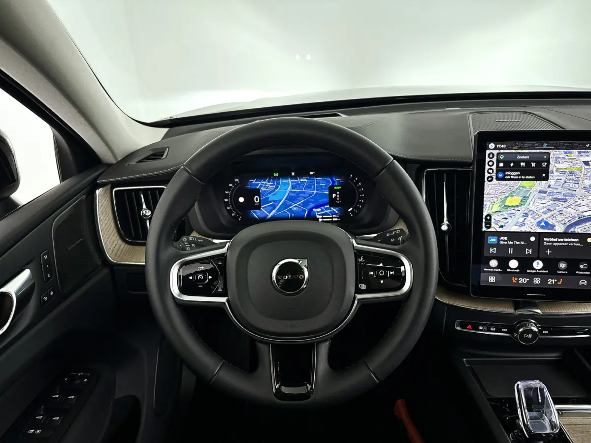 T6 Plug-in hybrid AWD Ultra Dark | SOH 100% | Panoramadak | 360° camera | Luchtvering | Head-up display | Luchtvering | Stoel- en stuurverwarming | Trekhaak