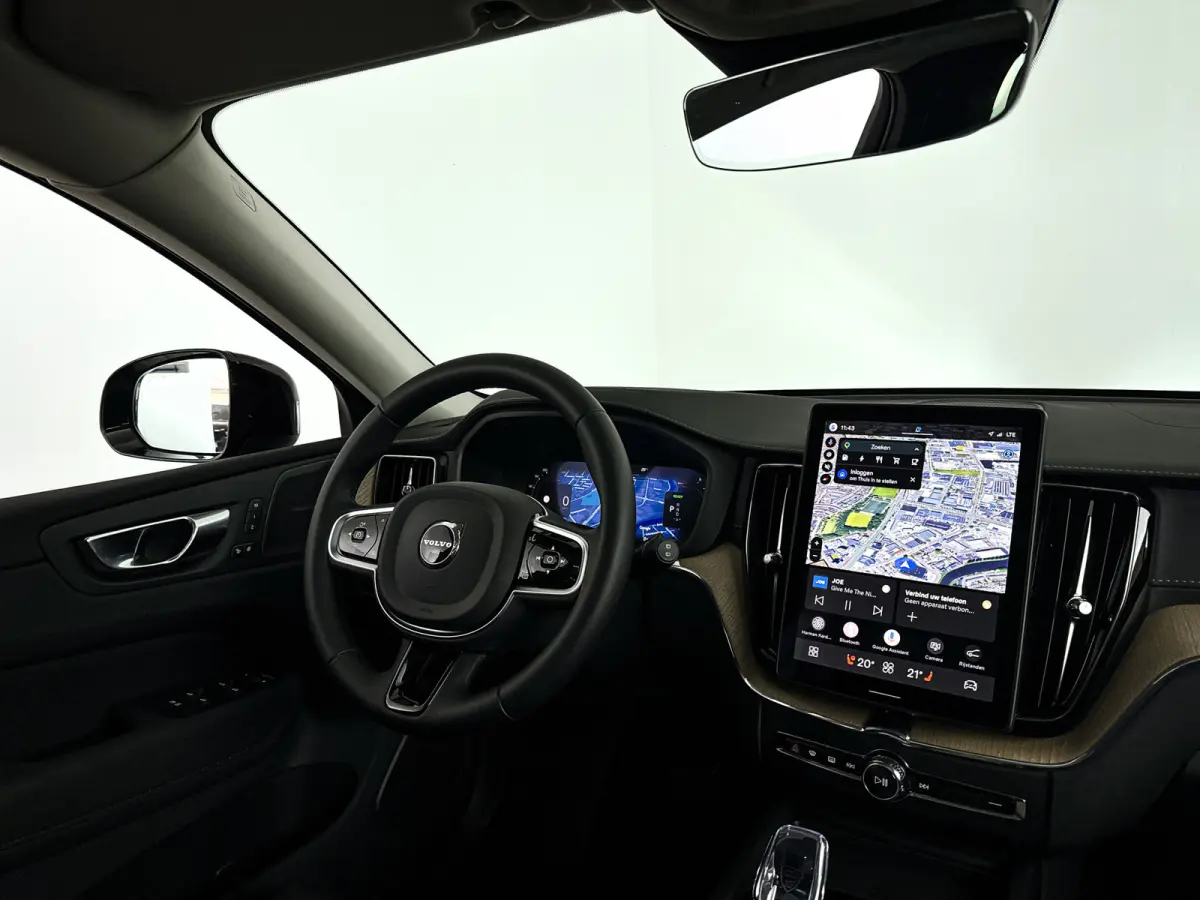 T6 Plug-in hybrid AWD Ultra Dark | SOH 100% | Panoramadak | 360° camera | Luchtvering | Head-up display | Luchtvering | Stoel- en stuurverwarming | Trekhaak