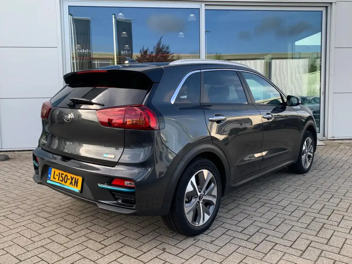 ExecutiveLine 64 kWh | Stoel en stuurverwarming | Navigatie | PDC voor en achter | Achteruitrijcamera |