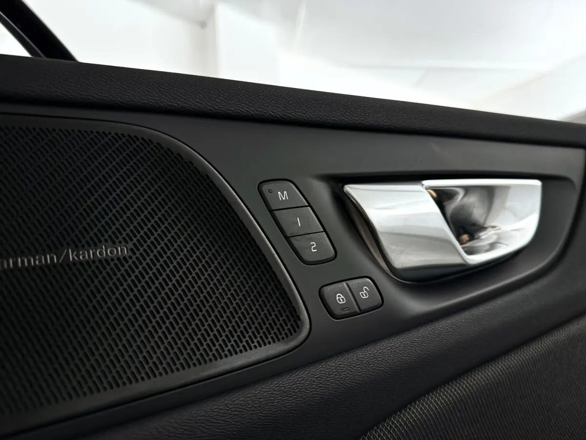 T8 Plug-in hybrid AWD Plus Dark | SOH 100% | Panoramadak | 360° camera | Head-up display | Harman Kardon | Stoel- en stuurverwarming | Trekhaak