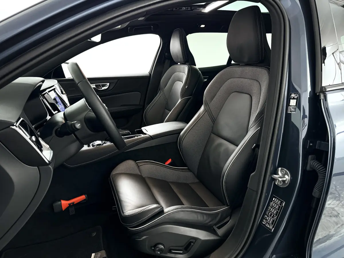 T8 Plug-in hybrid AWD Plus Dark | SOH 100% | Panoramadak | 360° camera | Head-up display | Harman Kardon | Stoel- en stuurverwarming | Trekhaak