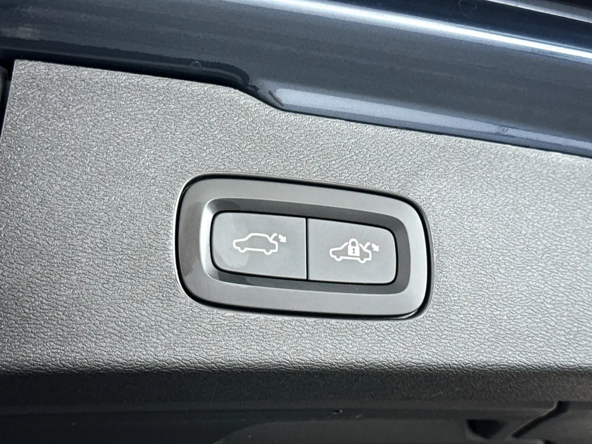 T8 Plug-in hybrid AWD Plus Dark | SOH 100% | Panoramadak | 360° camera | Head-up display | Harman Kardon | Stoel- en stuurverwarming | Trekhaak